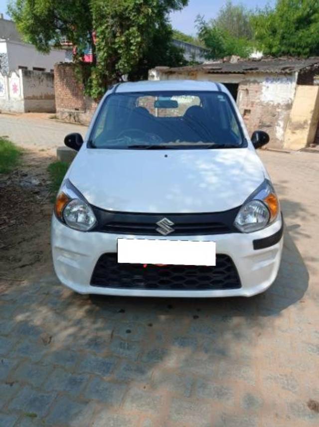 https://images10.gaadi.com/usedcar_image/4209455/original/processed_de1d4701-9318-48d8-a73e-814adc2f7983.jpg?imwidth=6400