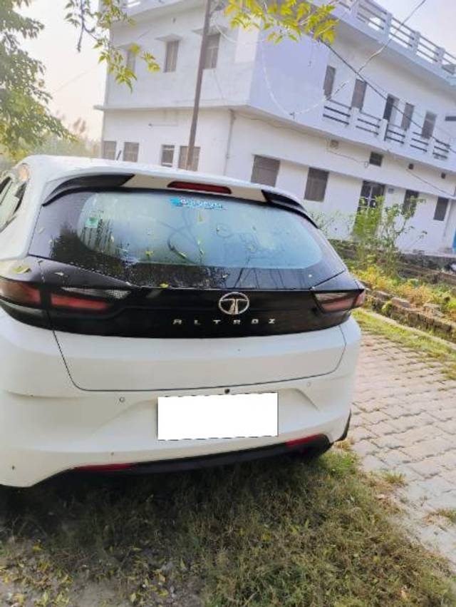 https://images10.gaadi.com/usedcar_image/4209622/original/processed_5f27468d-f8ae-44a7-8c3a-181524e8d107.jpg?imwidth=6400