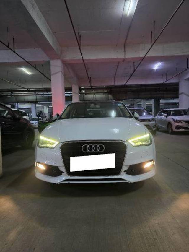 https://images10.gaadi.com/usedcar_image/4209747/original/b4d7c023d85cb4c274b9f617d1ff38bb.jpeg?imwidth=6401