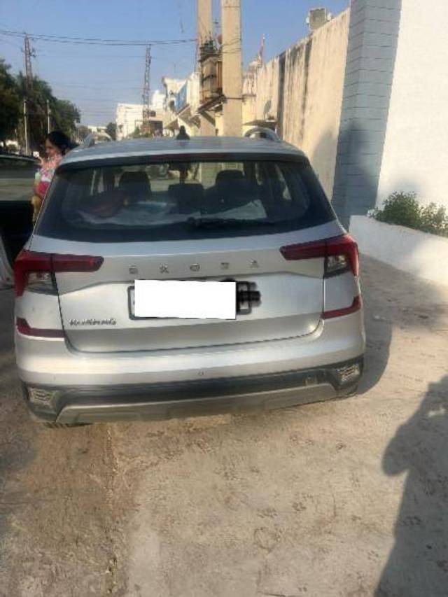 https://images10.gaadi.com/usedcar_image/4209757/original/8fb0dbeaad73bece8310fc9d7ef7a218.jpeg?imwidth=6401