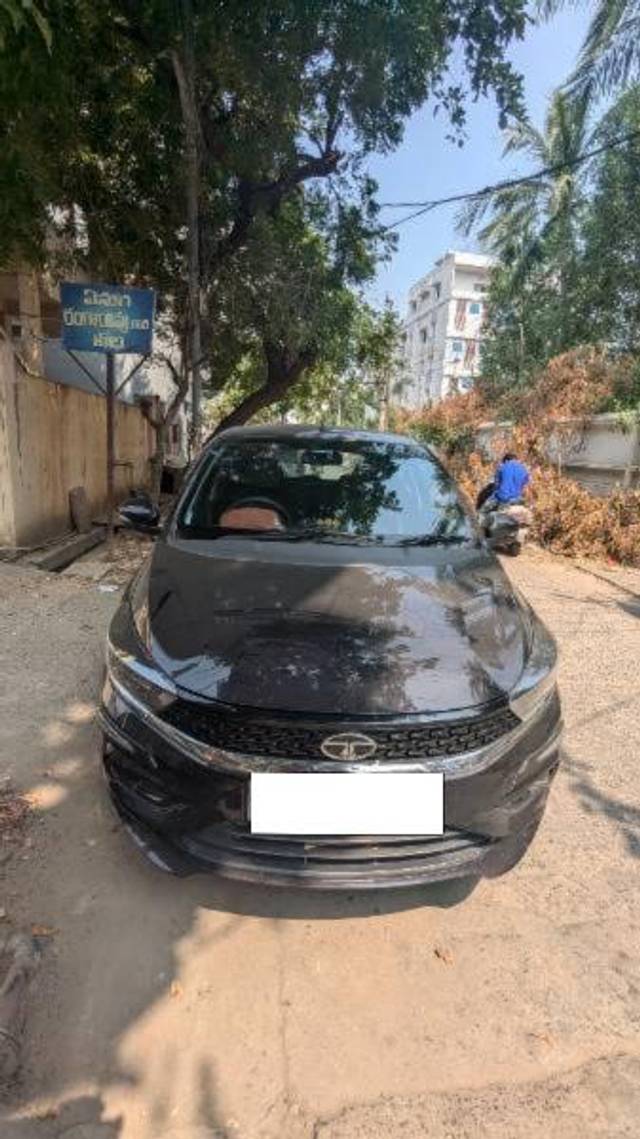 https://images10.gaadi.com/usedcar_image/4209766/original/processed_59a4fb64-d393-400c-9665-2dc821271055.jpg?imwidth=6400