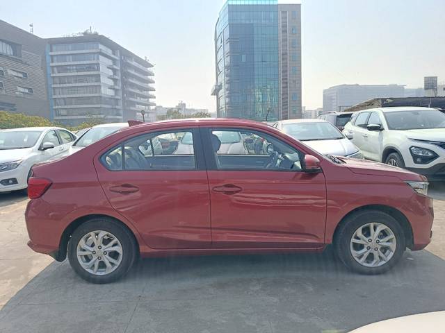 https://images10.gaadi.com/usedcar_image/4209865/original/724248878e2305d5232b8aabedd7707a.jpg?imwidth=6401