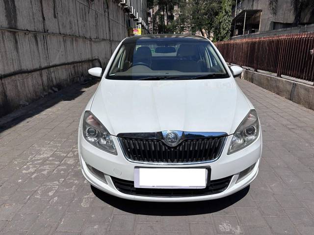 https://images10.gaadi.com/usedcar_image/4209980/original/processed_edc213ab49324aa2a2dacf30e871415e.jpg?imwidth=6400