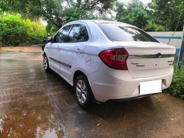 https://images10.gaadi.com/usedcar_image/4210082/original/processed_c64e5bb8-1df6-49ad-a48d-276e2f8d951e.jpg?imwidth=6402