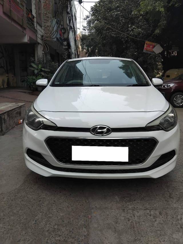 https://images10.gaadi.com/usedcar_image/4210095/original/processed_698ce0ca9ced0039527778d138f65590.jpg?imwidth=6402