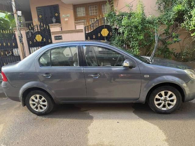 https://images10.gaadi.com/usedcar_image/4210123/original/processed_ed2f2b7d-0277-473f-b9d1-728296759d5d.jpg?imwidth=6401