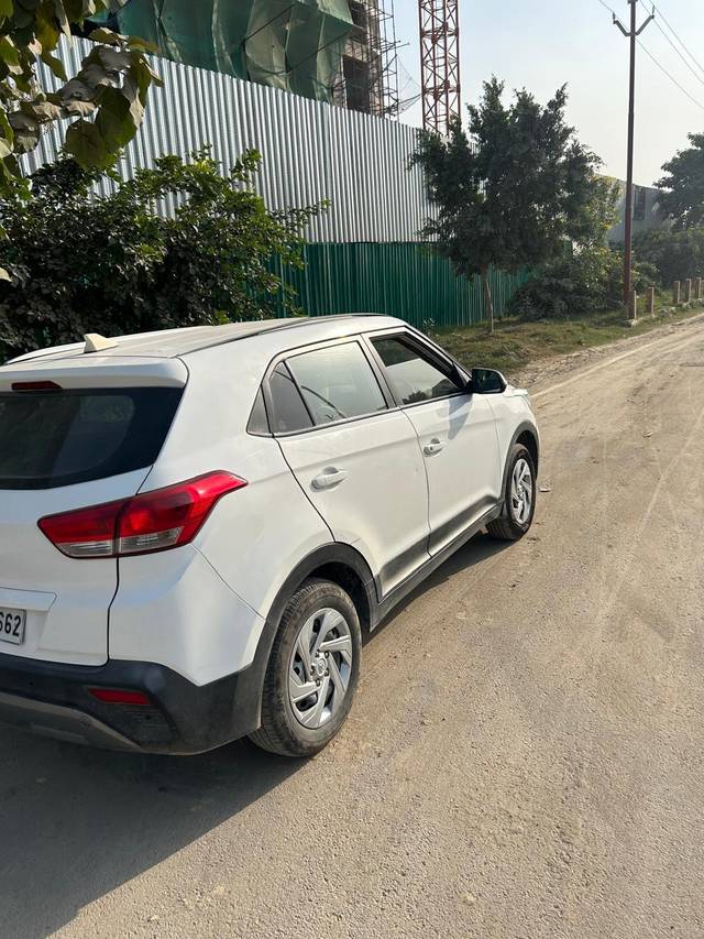 https://images10.gaadi.com/usedcar_image/4210169/original/processed_00dcd527033ce34cf5ffdc3c0d9da699.jpg?imwidth=6401