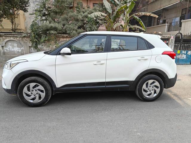 https://images10.gaadi.com/usedcar_image/4210169/original/processed_356f2f309c0fee3494ae47db1a140af9.jpg?imwidth=6402