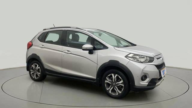 https://images10.gaadi.com/usedcar_image/4210197/original/13d8b959d6cb4f0dd73f80b4def8c06d.jpg?imwidth=6400