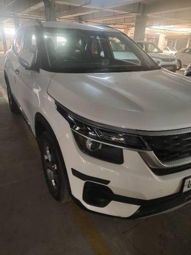 https://images10.gaadi.com/usedcar_image/4210273/original/processed_dffe46f669910477cbb6c22da9572571.jpg?imwidth=6401