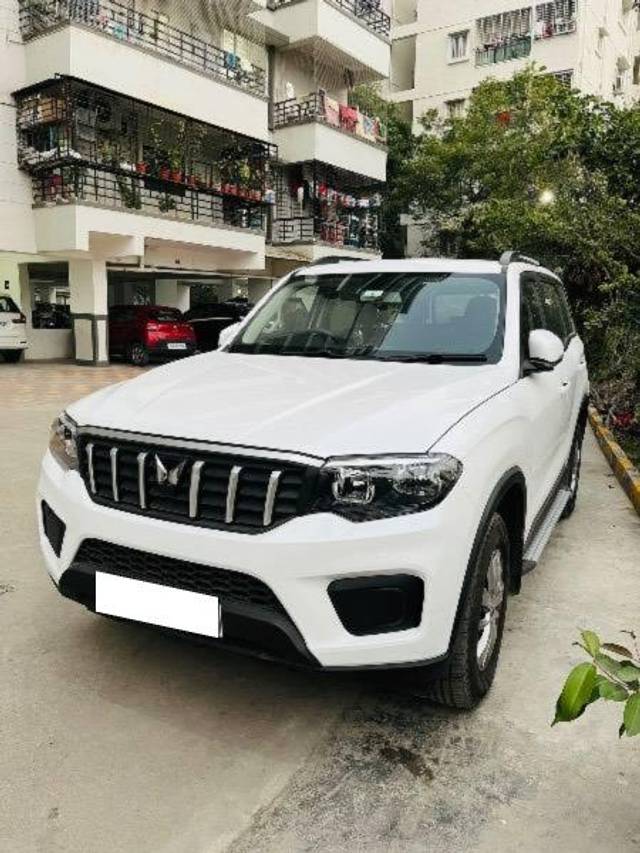 https://images10.gaadi.com/usedcar_image/4210295/original/processed_dc81c314-206b-4a2d-8a53-7edc0d3ac267.jpg?imwidth=6402