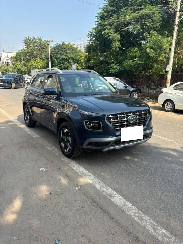 https://images10.gaadi.com/usedcar_image/4210386/original/processed_f413d9b6aaaf9b2f08e5064f724e6cea.jpg?imwidth=6400