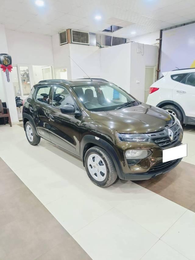 https://images10.gaadi.com/usedcar_image/4210417/original/processed_586bc159f32a546a67cec712199b3a90.jpg?imwidth=6400