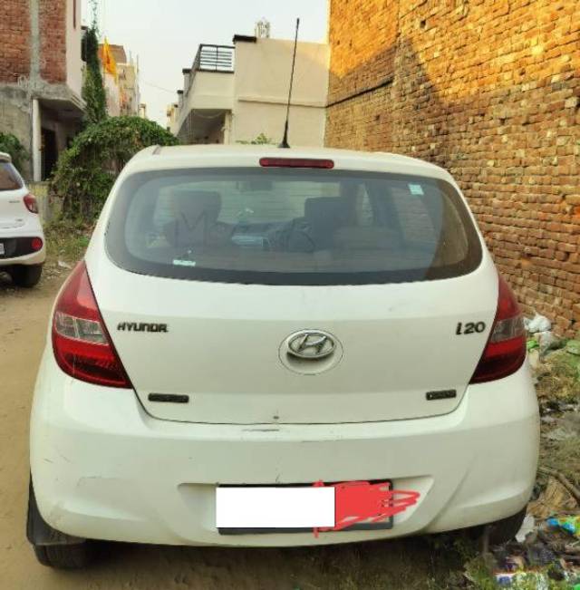 https://images10.gaadi.com/usedcar_image/4210436/original/processed_66c0a572-db02-474a-9e89-df2d77030665.jpg?imwidth=6401