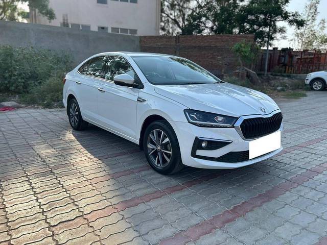 https://images10.gaadi.com/usedcar_image/4210462/original/processed_1c51fa385a6ddc4767984b2756ae5a88.jpg?imwidth=6400