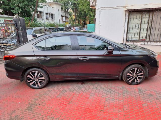 https://images10.gaadi.com/usedcar_image/4210472/original/738ba8c5ec22e16fa54776cab5405540.jpeg?imwidth=6401