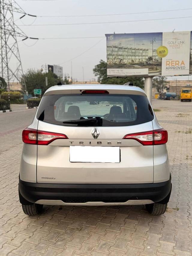 https://images10.gaadi.com/usedcar_image/4210521/original/processed_ec5187e3351f130ab883df57a40f1cea.jpg?imwidth=6402