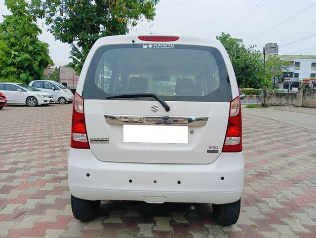 https://images10.gaadi.com/usedcar_image/4210532/original/processed_84a16089aa46a3920f9e5758ed6b4668.jpg?imwidth=6401