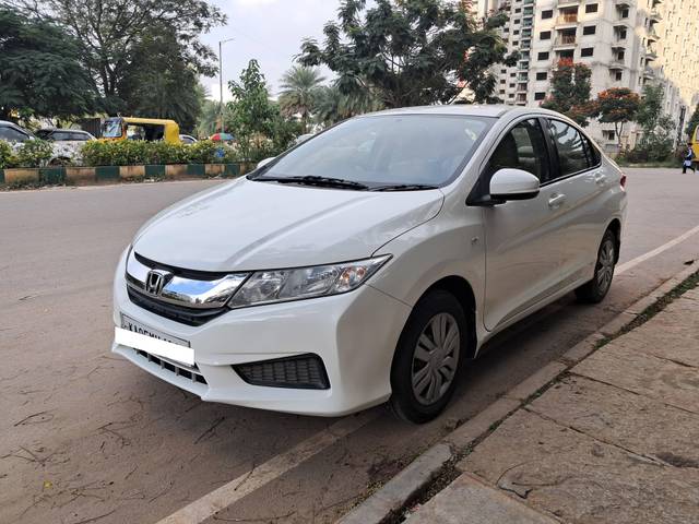 https://images10.gaadi.com/usedcar_image/4210578/original/processed_9708b58aa4df7391fe8e383e7db28592.jpg?imwidth=6402