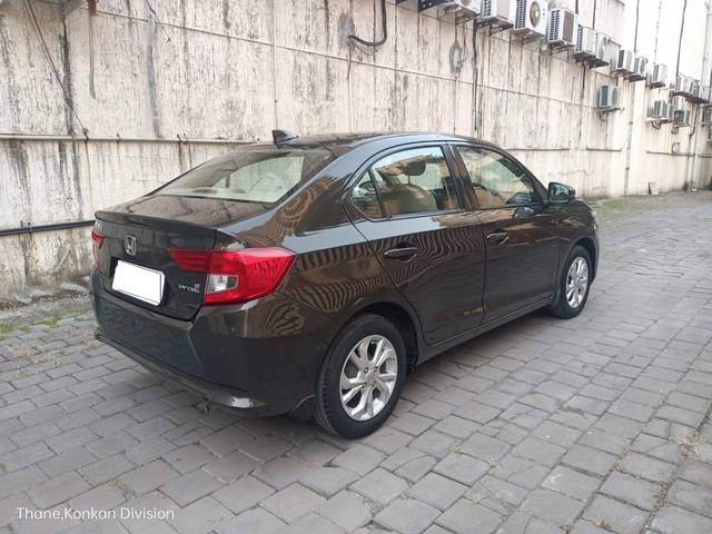 https://images10.gaadi.com/usedcar_image/4210713/original/processed_9f9999b1fb8f9a8197fbf6cf434087d2.jpg?imwidth=6401