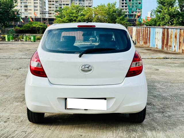 https://images10.gaadi.com/usedcar_image/4210726/original/processed_35334a5a76ea60a51201193baf272984.jpg?imwidth=6402