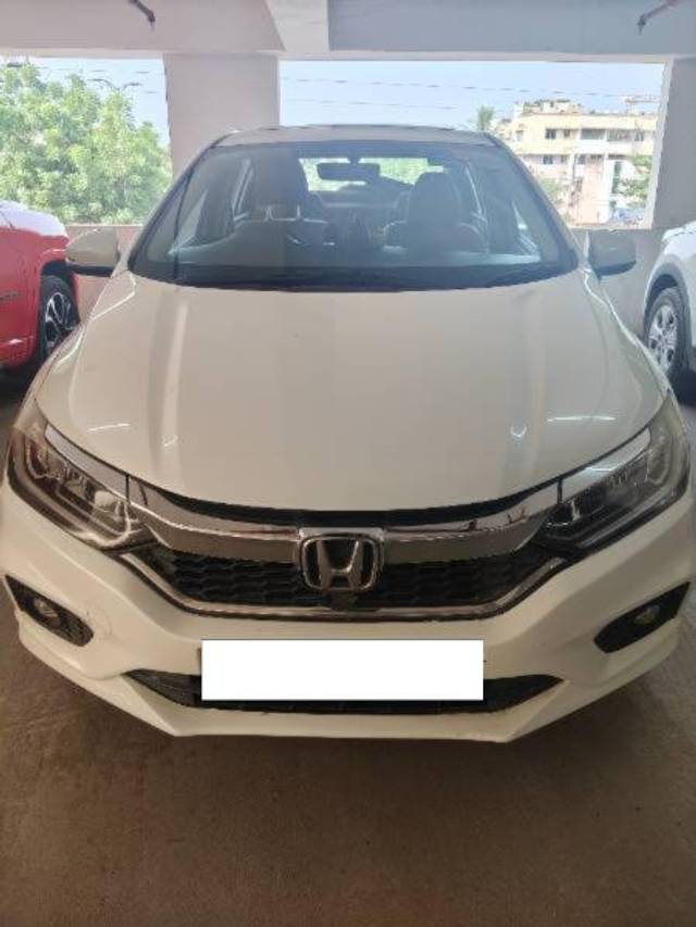 https://images10.gaadi.com/usedcar_image/4210752/original/processed_7e19f5be-7053-4454-81a5-d4490bf2c758.jpg?imwidth=6402