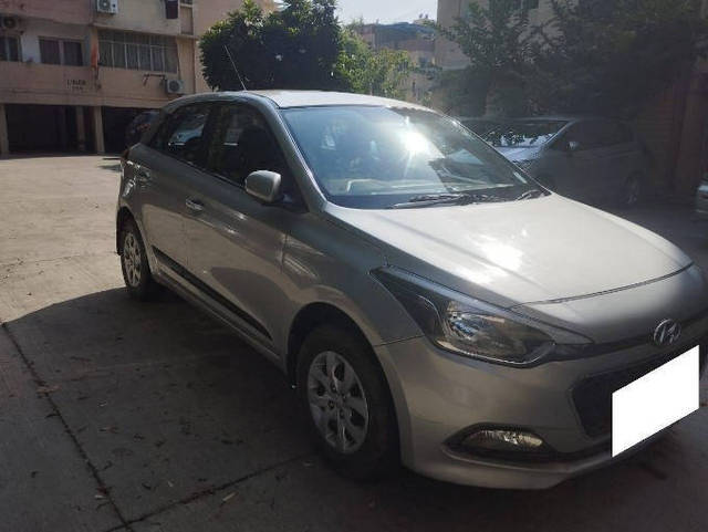 https://images10.gaadi.com/usedcar_image/4210792/original/processed_f284a49263ecb6a178738d0fd7fcf0e9.png?imwidth=6402