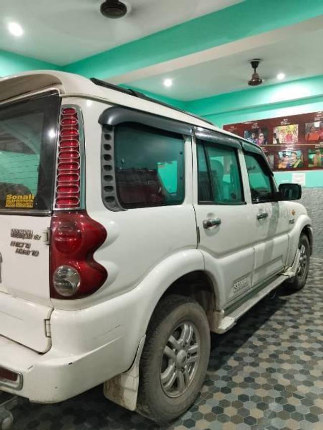 https://images10.gaadi.com/usedcar_image/4210795/original/processed_82af1883-5464-49bf-9520-0773c228ce27.jpg?imwidth=6401