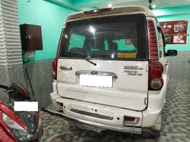 https://images10.gaadi.com/usedcar_image/4210795/original/processed_f7ee75ef-2bc9-4b9c-98bb-9388e7bdcbbf.jpg?imwidth=6402