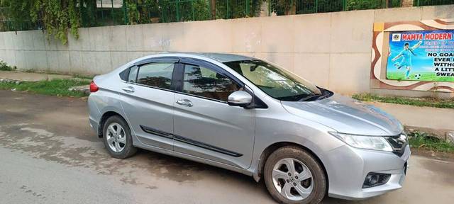 https://images10.gaadi.com/usedcar_image/4210830/original/processed_e9ef05e1a6c5c2c371fb3aa31b0463f1.jpg?imwidth=6402