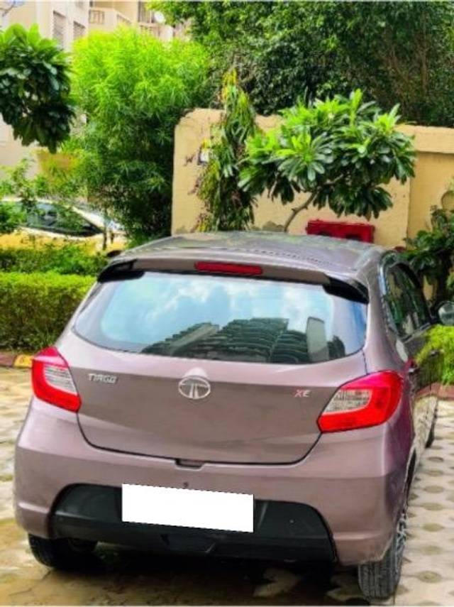 https://images10.gaadi.com/usedcar_image/4211048/original/processed_3ecfbefd-4e54-4757-81f1-5a9bad33ed47.jpeg?imwidth=6400