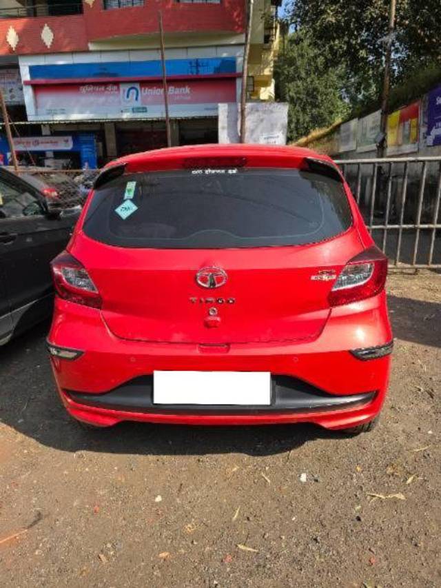 https://images10.gaadi.com/usedcar_image/4211119/original/processed_22e29012-f995-4a81-ab5b-98a0f37d37db.jpg?imwidth=6401