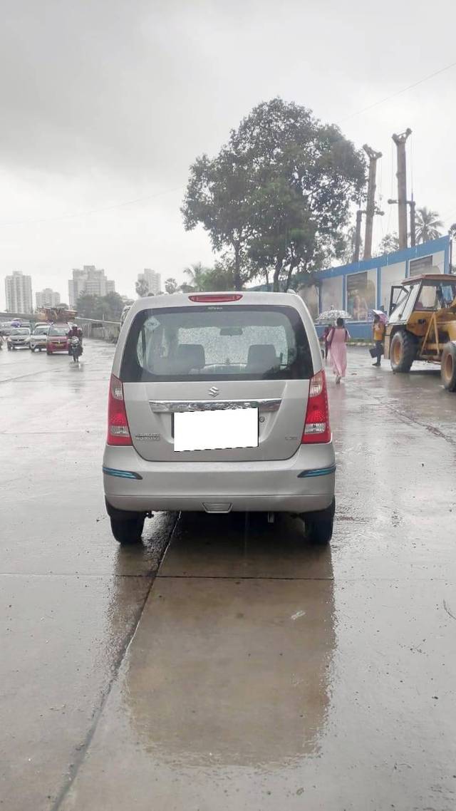 https://images10.gaadi.com/usedcar_image/4211124/original/processed_0003056c5f456be34851f315d1a051cb.jpg?imwidth=6402