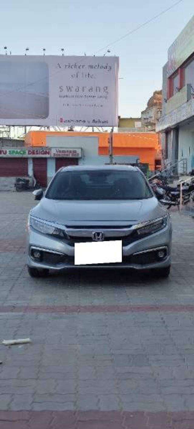 https://images10.gaadi.com/usedcar_image/4211204/original/processed_05c760ab-9f19-4e61-bac6-d5101f9e0a78.jpg?imwidth=6401