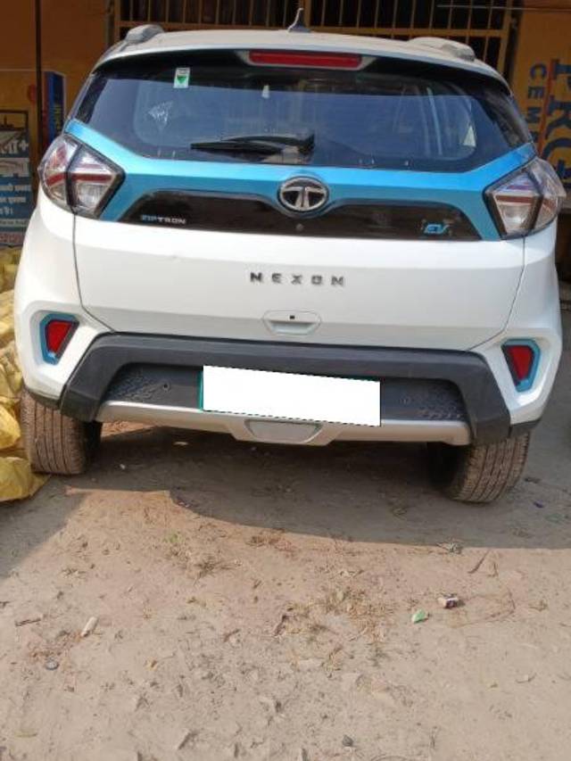 https://images10.gaadi.com/usedcar_image/4211309/original/processed_7aa5cbd8-7305-4d00-8756-7f43eb5b6866.jpeg?imwidth=6401