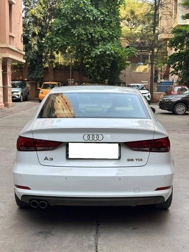 https://images10.gaadi.com/usedcar_image/4211360/original/processed_4329b842a33c9ecefe3ad383bc5685dc.jpeg?imwidth=6401