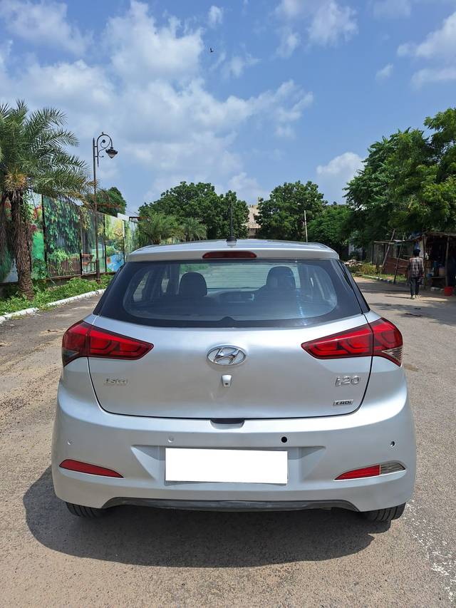 https://images10.gaadi.com/usedcar_image/4211394/original/processed_299b5b6e767947cbc6f9da925e4e350e.jpg?imwidth=6402