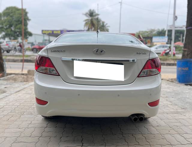 https://images10.gaadi.com/usedcar_image/4211439/original/processed_5a4068f7db91873d40596d8b39863667.jpg?imwidth=6402