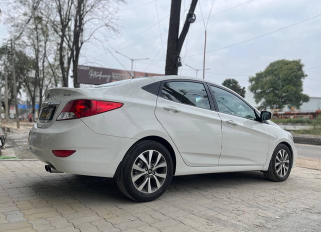 https://images10.gaadi.com/usedcar_image/4211439/original/processed_e4f7c6d6545de9a89284065daf345335.jpg?imwidth=6401