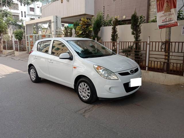 https://images10.gaadi.com/usedcar_image/4211515/original/processed_90c64d300171632bcc56fa378f140c8c.jpg?imwidth=6400