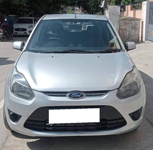 https://images10.gaadi.com/usedcar_image/4211533/original/processed_fe74881a5278bbb4145ff026c63a3c35.jpg?imwidth=6402