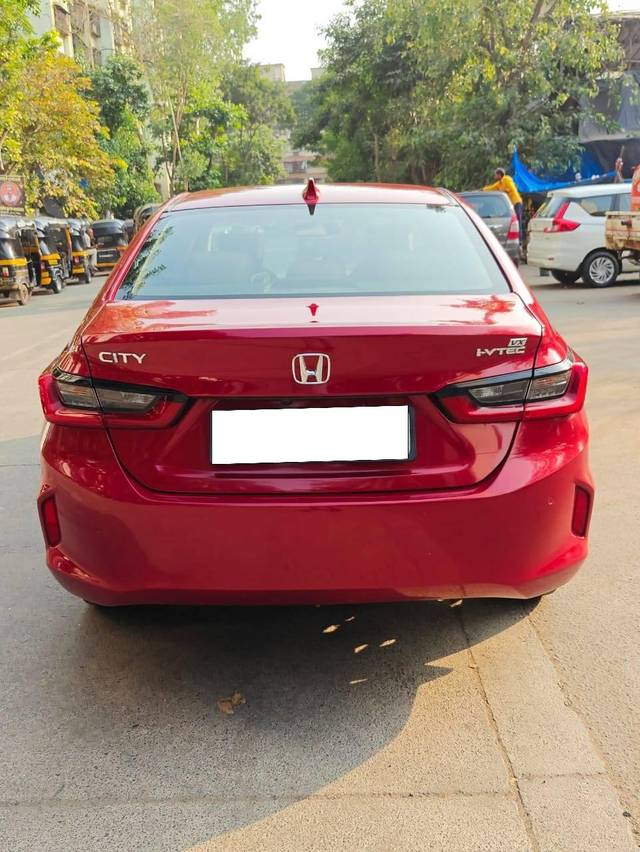 https://images10.gaadi.com/usedcar_image/4211545/original/processed_f1cb697ddcce15c3e06106bd21d9da2f.jpg?imwidth=6402