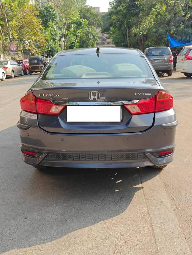 https://images10.gaadi.com/usedcar_image/4211552/original/processed_f28d9483de28866be330f67629055401.jpg?imwidth=6402