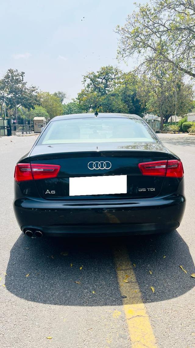 https://images10.gaadi.com/usedcar_image/4211555/original/processed_01955a5303d0dad21ad0bd84811f567c.jpg?imwidth=6402