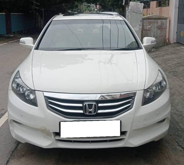 https://images10.gaadi.com/usedcar_image/4211563/original/processed_d93322c2e02b7c6ad0eb680155e1eaaf.jpg?imwidth=6402