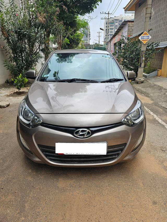 https://images10.gaadi.com/usedcar_image/4211595/original/processed_81d5bb6d6ca530e668f4cca0612a91c8.jpg?imwidth=6400