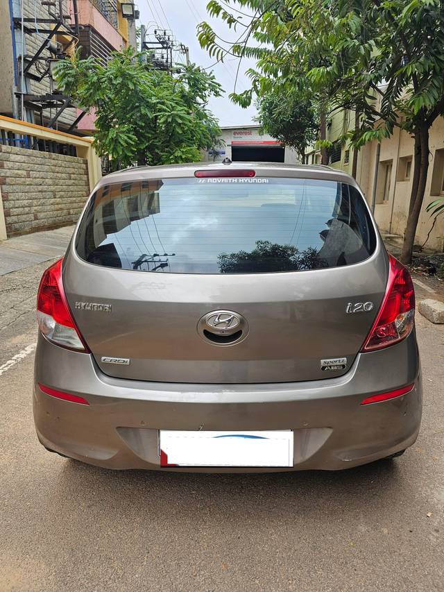 https://images10.gaadi.com/usedcar_image/4211595/original/processed_aef40e2507d63db2e056d3c3d1fdd40a.jpg?imwidth=6402