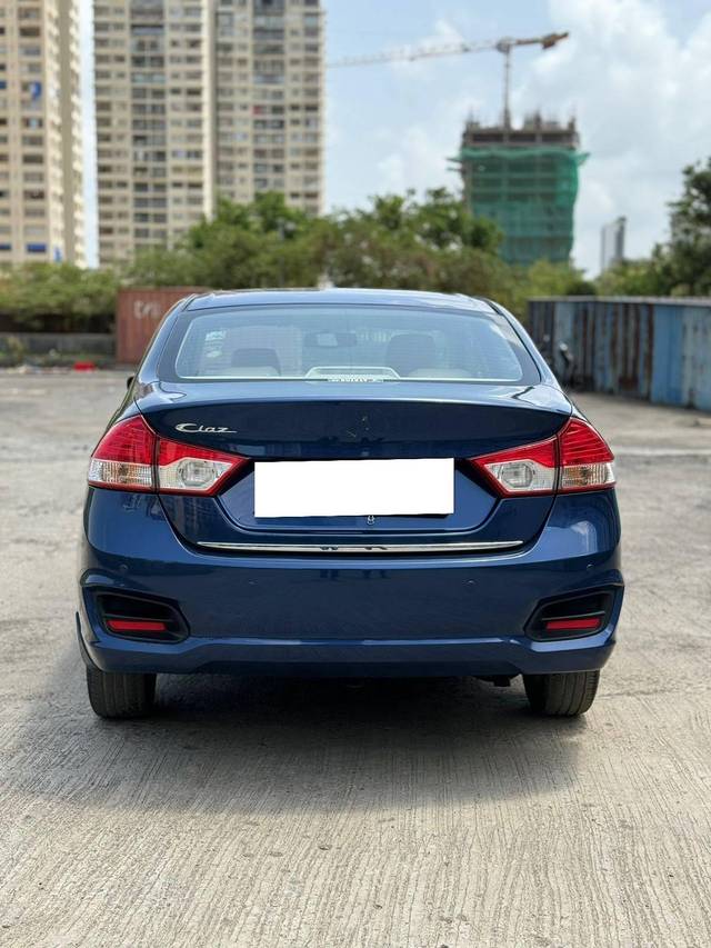 https://images10.gaadi.com/usedcar_image/4211737/original/processed_49b7159f2cbf1040cf4c05b045738592.jpg?imwidth=6401