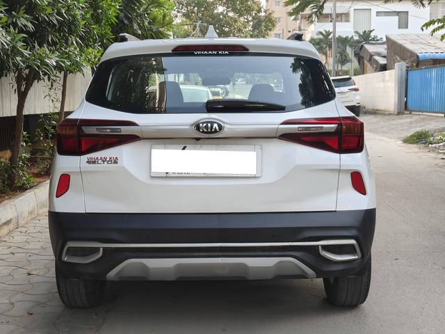 https://images10.gaadi.com/usedcar_image/4211773/original/processed_2f39f52b317a8d8ab95b03c50369efa5.jpg?imwidth=6402