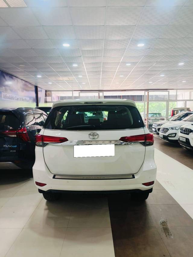 https://images10.gaadi.com/usedcar_image/4211817/original/processed_2f83b4876f917f4621abf567241c3c19.jpg?imwidth=6401